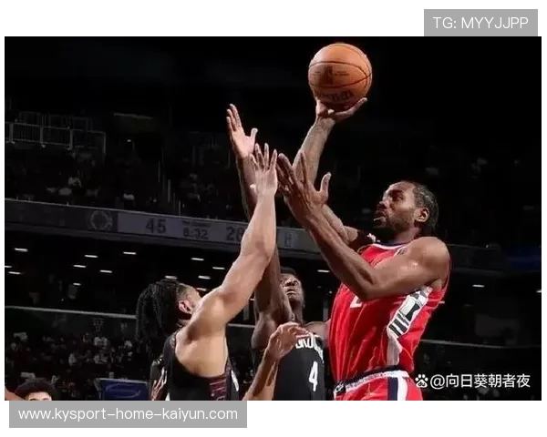 篮网防守收缩后迅速反击得手